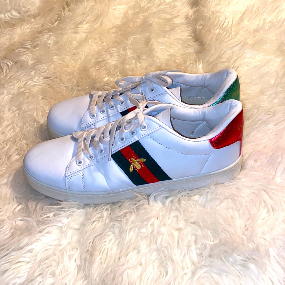 ITALIAN STYLE RED AND GREEN BEE SNEAKERS